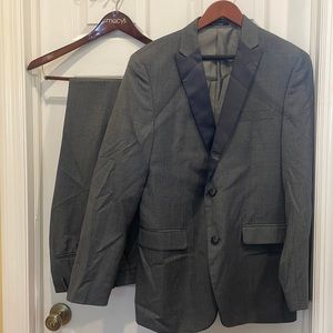 Slim Fit Bar III Mens Suit Two Piece